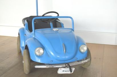 null Voiture d'enfant cabrio VW à pousser, époque années 60, carrosserie en plastique...