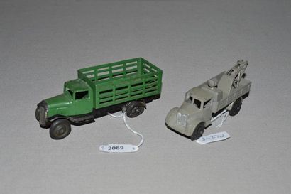 null DINKY (2) : camion-grue break down truck - camion à bestiaux, vert (G).