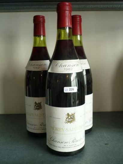 null BOURGOGNE, rouge, Morey-Saint-Denis 1982, 3 bouteilles.
