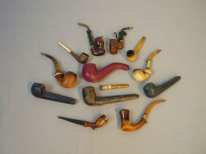 null Lot : diverses pipes anciennes, une douzaine de pièces.