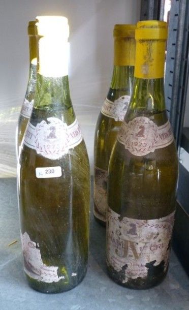 null BOURGOGNE, blanc, Chablis 1er Cru 1973, 4 bouteilles [traces d'humidité, étiquettes...
