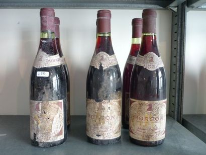 null BEAUJOLAIS, rouge, Morgon 1976, 6 bouteilles [traces d'humidité, étiquettes...