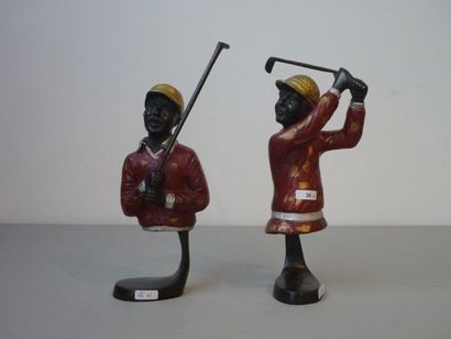 null "Golfeurs", XXe, paire de sujets en bronze polychromé, h. 26 et 24 cm.