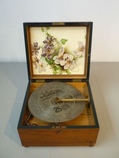 ALLEMAGNE - KALLIOPE Boîte à musique et son lot de disques métalliques, vers 1900,...