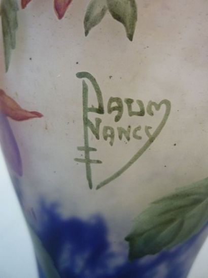 DAUM - Nancy Soliflore d'époque Art nouveau à décor floral polychrome, vers 1900,...