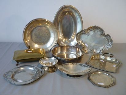 null Varia : plats, plateaux, coupe, bougeoir, etc., argent, métal argenté et divers,...