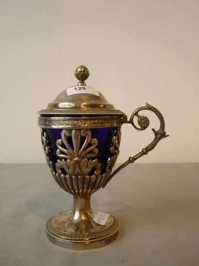 PARIS Pot couvert à condiments d'époque Empire, 1809-1819, argent et verre saphir,...