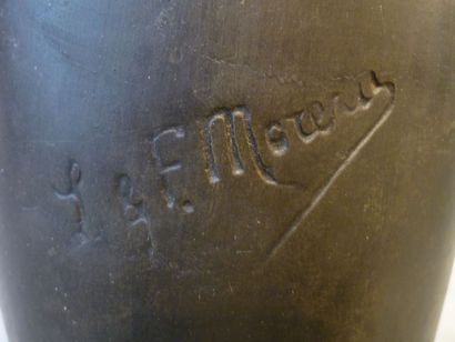 MOREAU L. & F. Vase à décor naturaliste monté en lampe, fin XIXe, régule patiné sur...