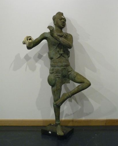 null ANONYME, "Guerrier africain", XXe, statue en bronze patiné, h. 120 cm env. [main...