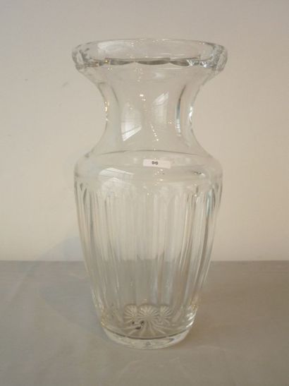 null Vase, début XXe, cristal taillé, h. 31 cm.