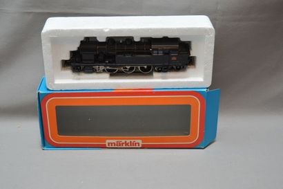 null MÄRKLIN 3107, loco-tender 232 noire, neuve en boîte rouge et bleue à fenêtre...