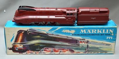 null MÄRKLIN 3089, locomotive 231 carénée rouge, tender 4 axes, boîte bleue (MB),...