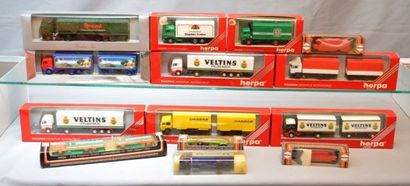 null Échelle 1/87e, 33 camions divers : AMW, 16 semi-remorques - HERPA, 17 camions...