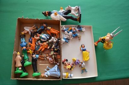 null Lot de figurines de BD (33) : 17 figurines en caoutchouc, Tintin, Blanche Neige...