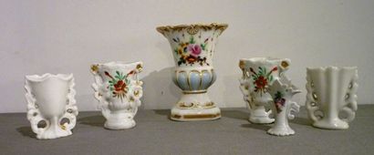 BRUXELLES Lot de six vases-cornets miniatures dont deux paires, principalement aux...
