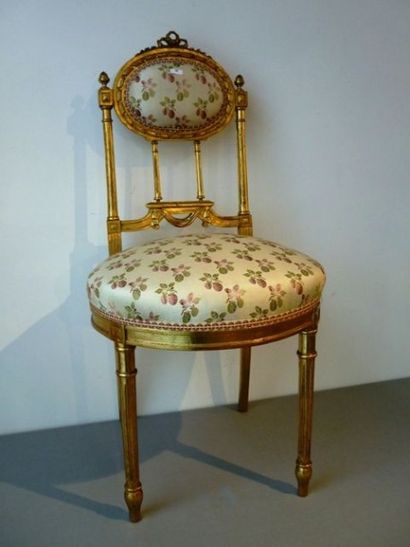 null Chaise d'époque Napoléon III, fin XIXe, bois mouluré, sculpté et doré, h. 112...