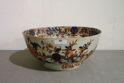 CHINE Grand bol à décor Imari, dynastie Qing / XVIII-XIXe, porcelaine, d. 21,5 cm...
