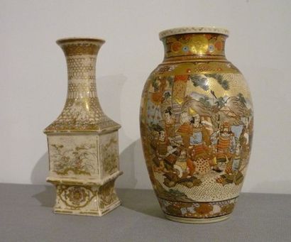 JAPON Deux petits vases dont un quadrangulaire aux décors Satsuma, début XXe, porcelaine,...