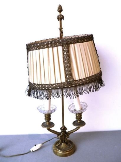 null Lampe de table de style Louis XVI à deux bras de lumière, début XXe, bronze...