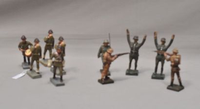 SOLDATS Varia de 10 soldats : DURSO, 5 musiciens marchants, 2 prisonniers allemands...