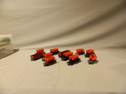 null MÄRKLIN, 11 wagons ouverts : 9 wagons à bascule et 2 à gravier (E).
