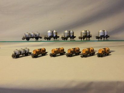 null MÄRKLIN,11 wagons-citernes divers à 2 axes : 5 wagons-foudres à 2 tonneaux -...