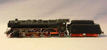 null MÄRKLIN F800, locomotive Pacific noire 01 097, tender 4 axes avec telex, 2 lampes...
