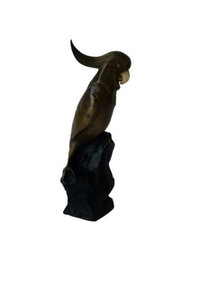 LEMOYNE "Perroquet", XXe, sujet chryséléphantin en bronze à double patine, signé...
