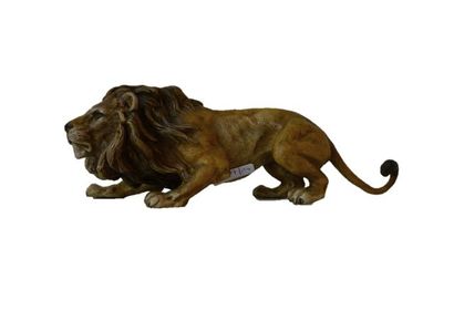 VIENNE "Lion à l'affût", fin XIXe, sujet en bronze polychromé, l. 20 cm.