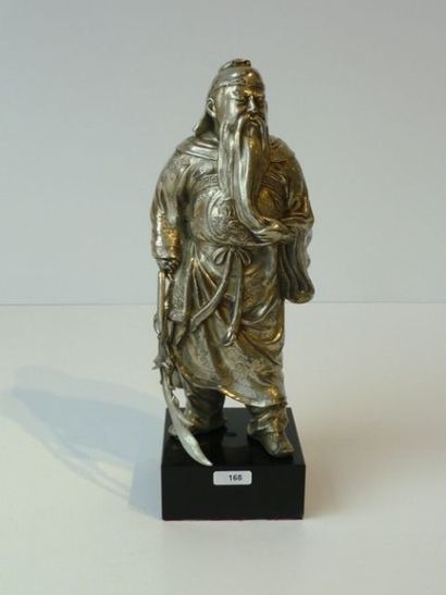 EXTRÊME-ORIENT "Divinité taoïste - Guan Yu", XXe, sujet en régule argenté sur socle,...