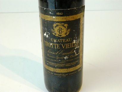 BORDEAUX (SAINT-ÉMILION), rouge Château Trotte Vieille 1982, 10 bouteilles [étiquettes...