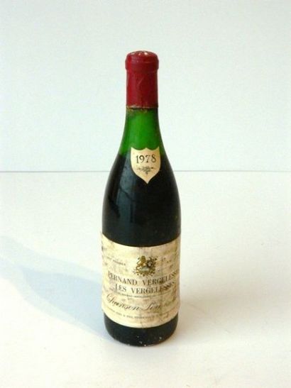 BOUGOGNE, rouge Pernand-Vergelesses 1978, 12 bouteilles [étiquettes altérées, niveaux...