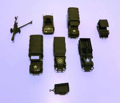 null DINKY, 7 véhicules militaires : half-track M3 avec mitrailleuse - half-track...