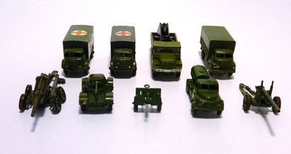 null DINKY, 9 véhicules militaires : 643, army water tank (E) - 626, military ambulance...