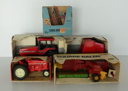 null ERTL, matériel agricole, échelle 1/16e (5) : tracteur Magnum 8940 MFD rouge...