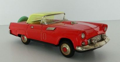 null JAPAN, Ford Thunderbird cabriolet de 1955 en tôle rouge, à friction, l. 27 cm...
