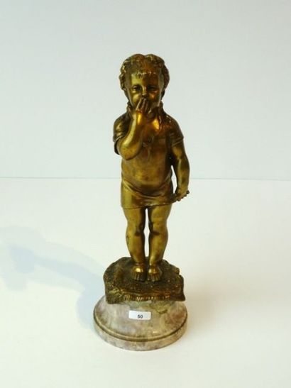 ECOLE FRANCAISE "Fillette au bain", fin XIXe, sujet en bronze légèrement patiné sur...