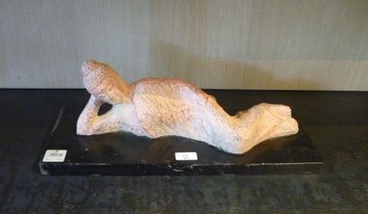 null Bouddha couché en céramique patinée sur socle de bois laqué, l. 50 cm [socle...