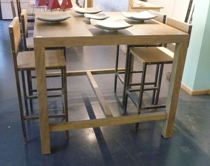 null Table haute carrée en placage de chêne, couleur taupe, 100x120x120 cm.