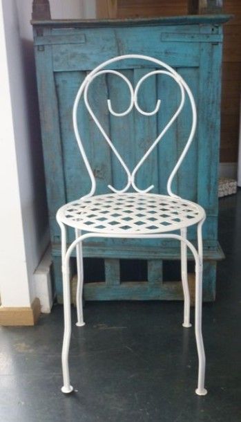 null Paire de chaises Florica en métal laqué blanc, h. 91 cm.