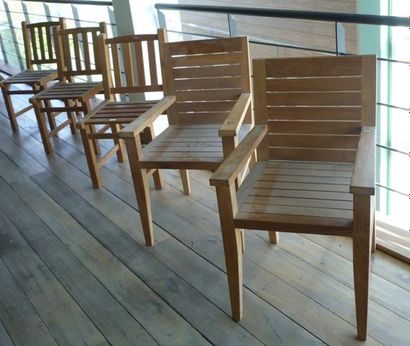 null Ensemble divers de trois chaises, h. 87 cm, et de deux fauteuils en teck, h....