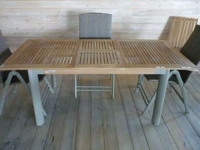 null Table rectangulaire de jardin avec entablement ajouré en teck et piètement en...