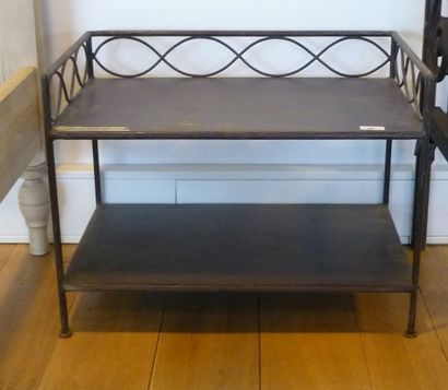 null Petite table d'appoint rectangulaire en tôle, décor ajouré, 45x60x40 cm.