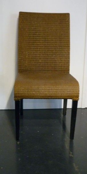 null Suite de six chaises Rajja en rotin foncé tressé, piètement noir, h. 100 cm...