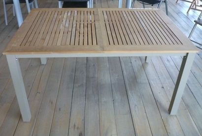 null Table rectangulaire de jardin avec entablement ajouré en teck et piètement carré...