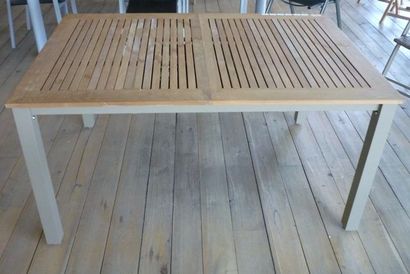 null Table rectangulaire de jardin avec entablement ajouré en teck et piètement carré...