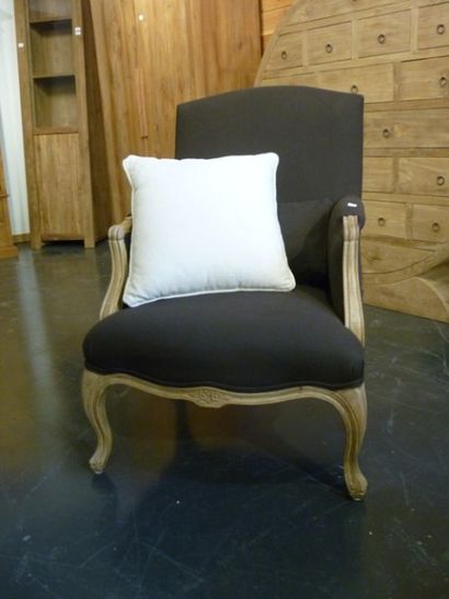 null Paire de fauteuils de style Louis XV en chêne garnis d'un tissu brun, 96x68x58...