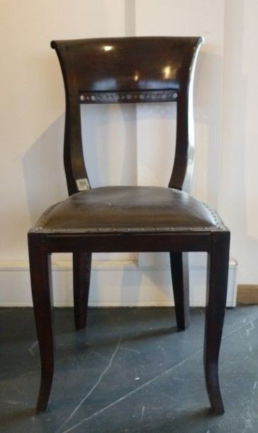 null Suite de six chaises Kartini à dos renversé et assise en cuir, h. 89 cm.