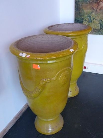 null Paire de vases monumentaux Sagamu en céramique à glaçure jaune, h. 92 cm, d....