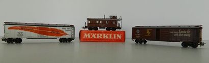 null MÄRKLIN, 3 wagons US [parfait état] : 4570, caboose [boîte rouge] (EB) ; 4571,...